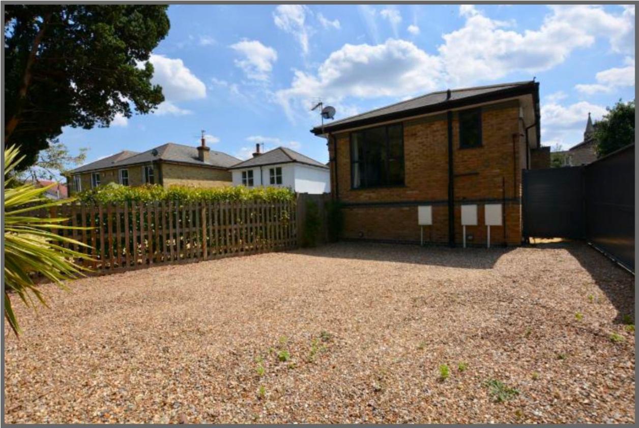 Modern And Cozy 2-Guest Flat With Gated Parking Leilighet Kingston upon Thames  Eksteriør bilde